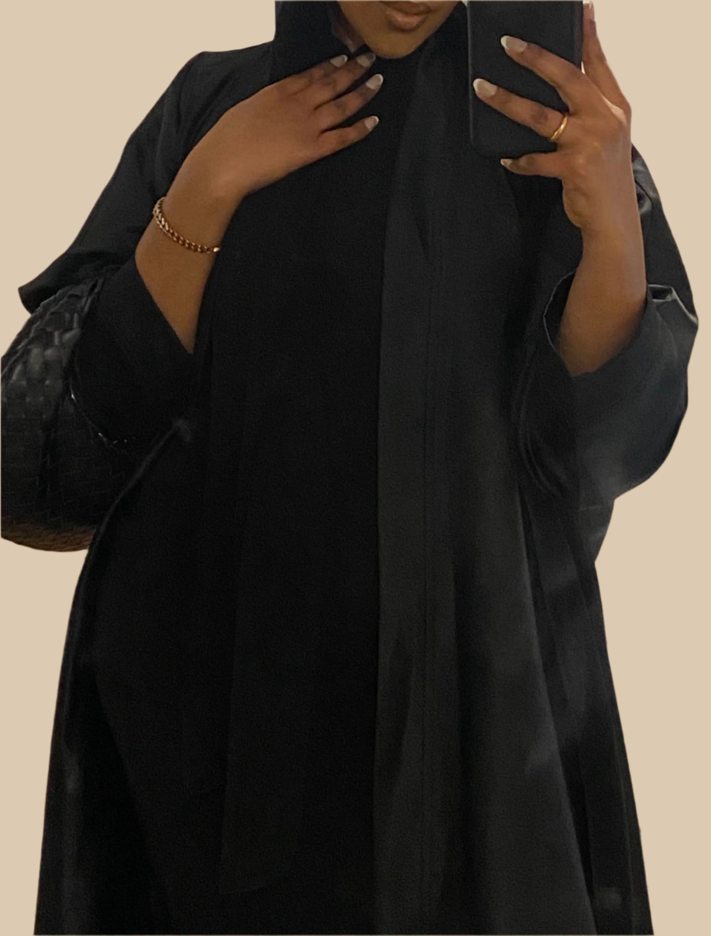 Ismahan Abaya in Noir